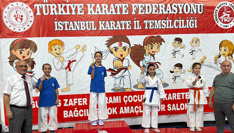 Zafer Bayramında Karatede 5 Madalya  Zafer Bayramında Karatede 5 Madalya